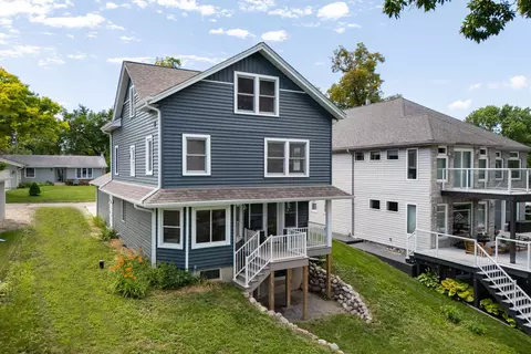 w188s7598 Oak Grove Dr, Muskego, WI 53150