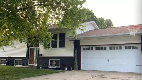 106 W Valley St, Dodgeville, WI 53533
