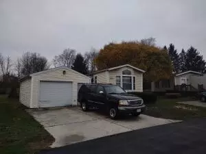w211n11789 Hilltop Cir, Germantown, WI 53022