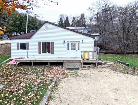 201 Brown St, Marquette, IA 52158