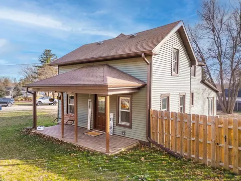 744 8th St, Reedsburg, WI 53959