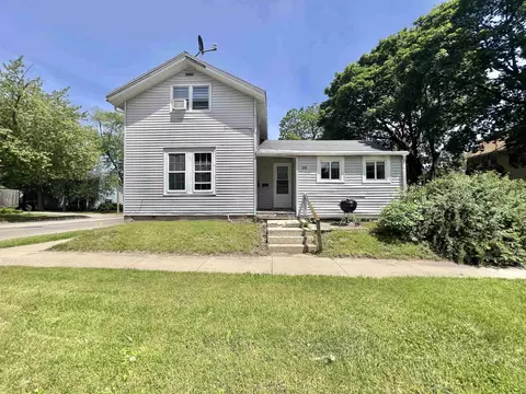 324 Caroline St, Janesville, WI 53545