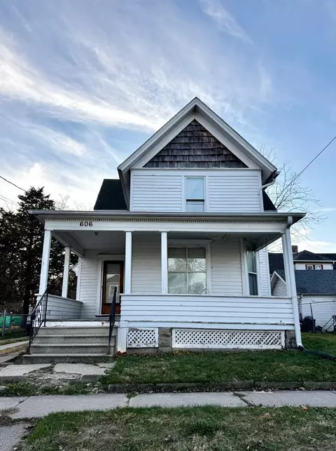 606 Chestnut St, Janesville, WI 53548