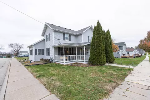 323 S Madison St, Cuba City, WI 53807