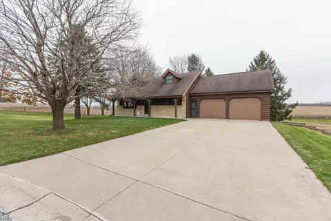 2030 Brenna Ct, Cuba City, WI 53807