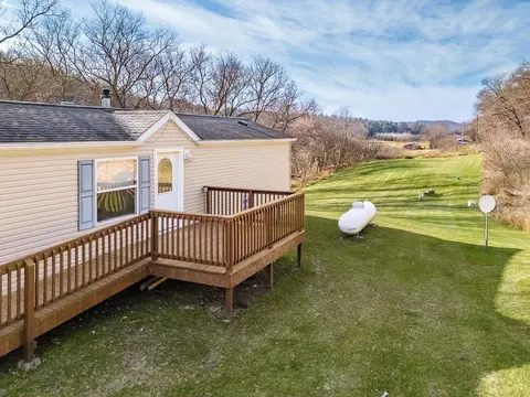 32705 Lost Hollow Rd, Cazenovia, WI 53924