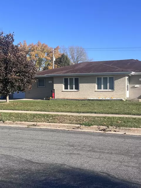 285 Park St, Oregon, WI 53575