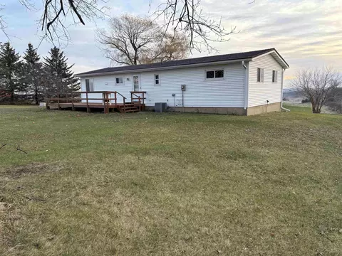 2403 Chris-na-mar Rd, Dodgeville, WI 53533