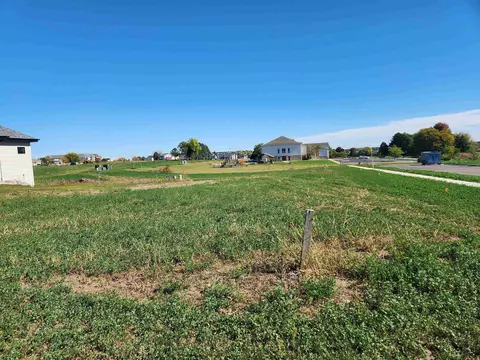 1614 Schreiner Ln, Waunakee, WI 53597