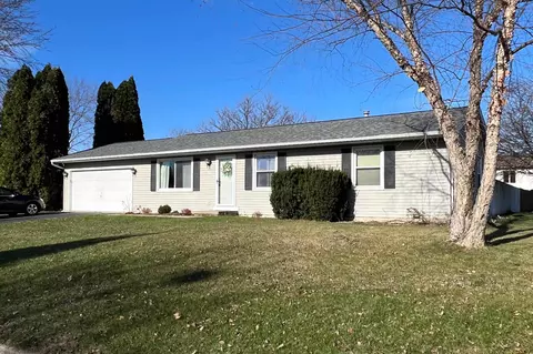 105 Parkway Ave, Belleville, WI 53508