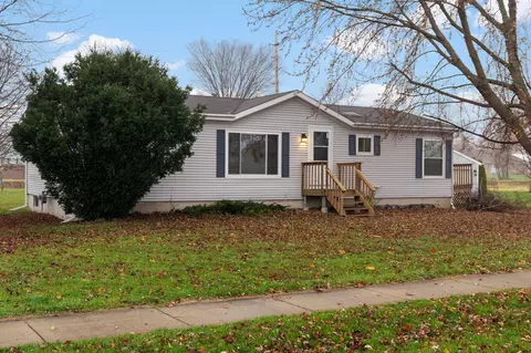 319 N Hyland St, Juneau, WI 53039