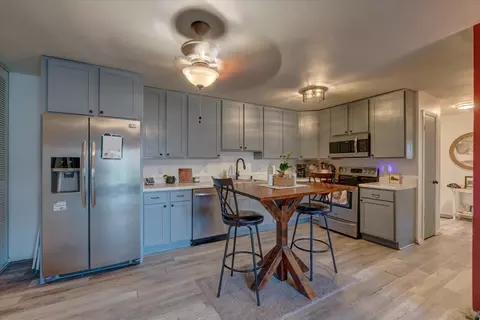 4336 Melody Ln #201, Madison, WI 53704