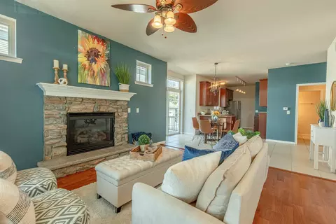 886 Stonehaven Dr, Sun Prairie, WI 53590