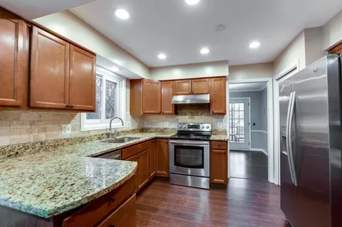 7420 Kenyon Dr, Middleton, WI 53562