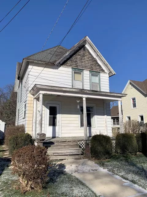 421 N Ludington St, Columbus, WI 53925