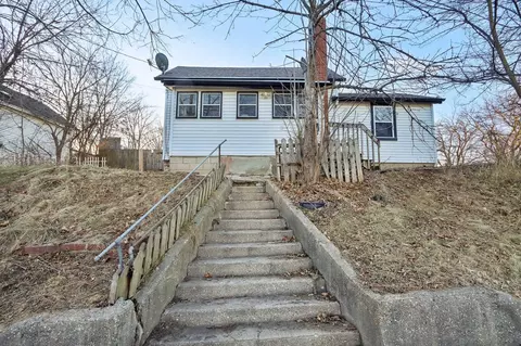 208 S Pearl St, Janesville, WI 53545