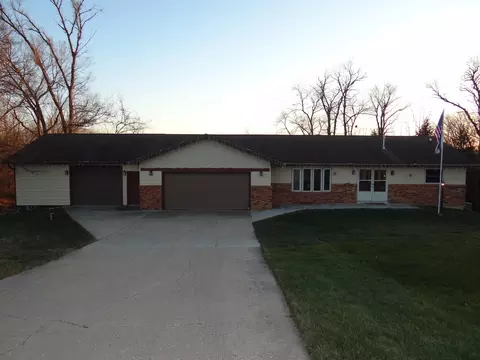 10814 E Bowers Lake Rd, Whitewater, WI 53190