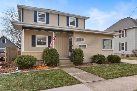 323 W 3rd St, Beaver Dam, WI 53916