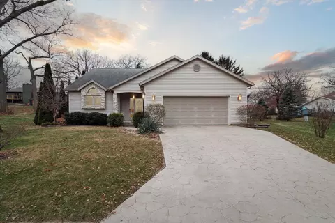 542 Crestwood Ct, Jefferson, WI 53549