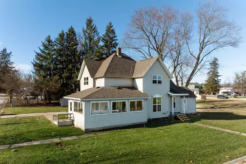 181 E Franklin St, Wyocena, WI 53969