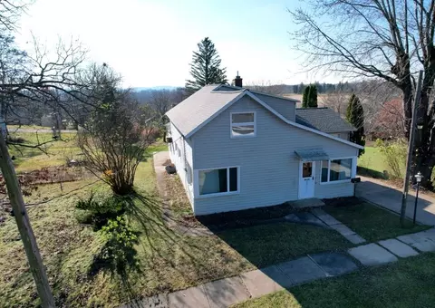 205 Division St, Elroy, WI 53929