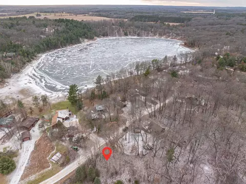 000 Glacier Lake Dr, Oxford, WI 53952