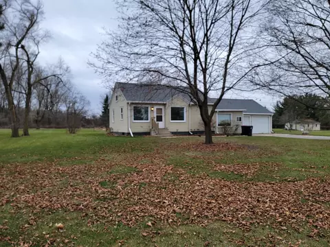 68 E Auburn Dr, Beloit, WI 53511