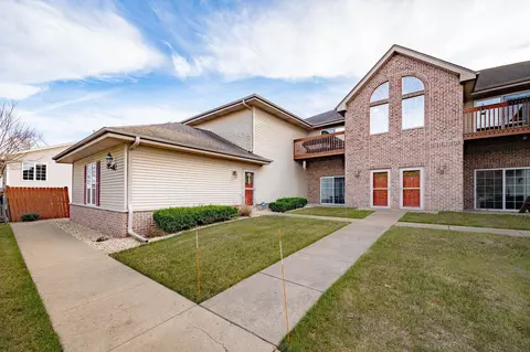 1010 Parkview Dr #8, Milton, WI 53563