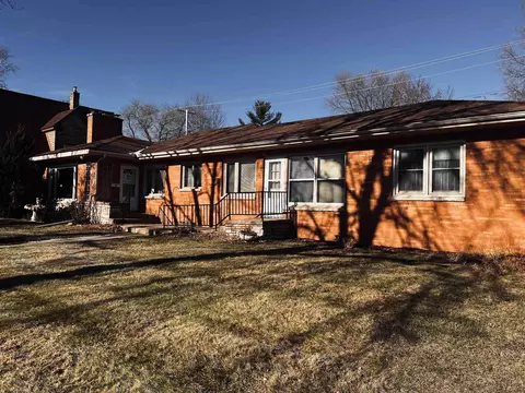 409 W Edgewater St, Portage, WI 53901