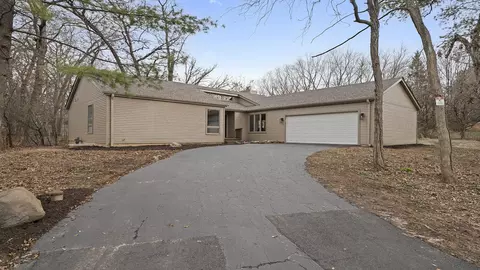 13647 Briarwood Ln, Roscoe, IL 61073