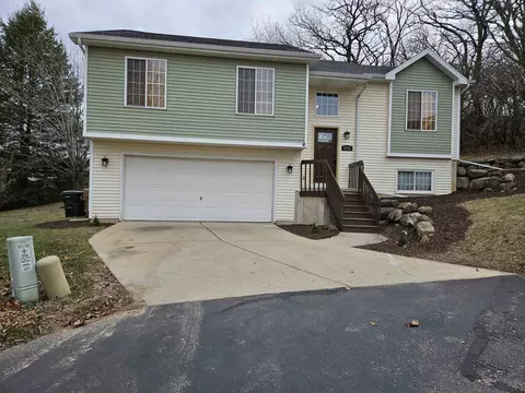 5253 Ridge Oak Dr, Madison, WI 53704