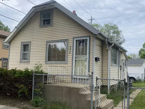 5012 N 28th St, Milwaukee, WI 53209