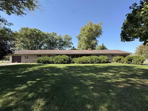 637 N Wright Rd, Janesville, WI 53546
