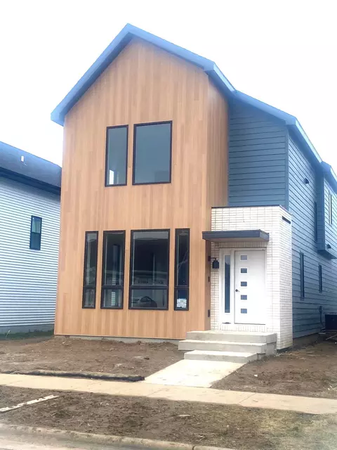 832 Royster Oaks Dr, Madison, WI 53714