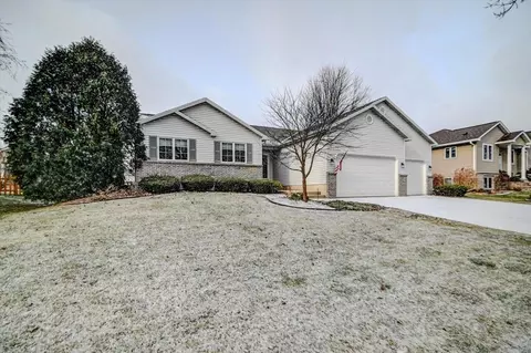 1128 Broadway Dr, Sun Prairie, WI 53590