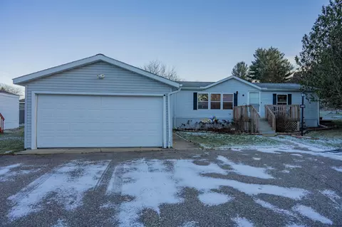 252 Hillside Ct, Baraboo, WI 53913