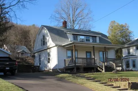 464 N Grove St, Richland Center, WI 53581