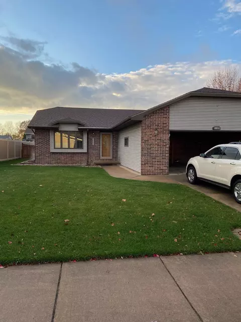 1165 Timothy Trl, Oshkosh, WI 54904