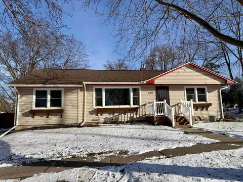 610 Cedar St, Wisconsin Dells, WI 53965