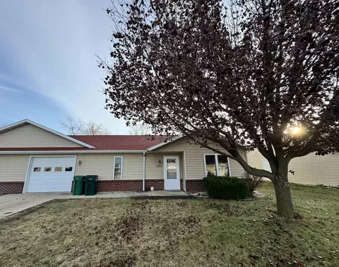 540 Plum Tree Dr, Evansville, WI 53536