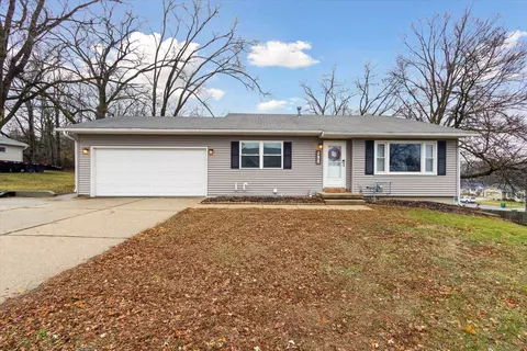 208 Dorow Ave, Edgerton, WI 53534