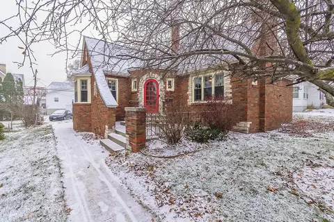 412 W Pleasant St, Portage, WI 53901