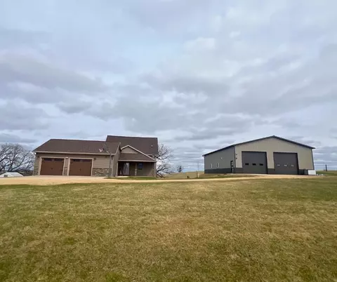 4775 Antoine Rd, Mineral Point, WI 53565