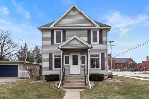 325 W 3rd St, Beaver Dam, WI 53916