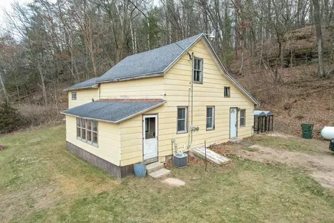 n1076 Brockman Road, Wonewoc, WI 53968