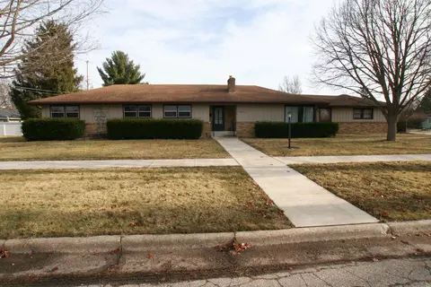 1230 N Harmony Dr, Janesville, WI 53545