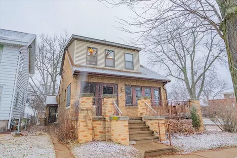 1718 Yahara Pl, Madison, WI 53704