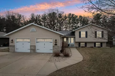 1403 Montclair Pl, Fort Atkinson, WI 53538