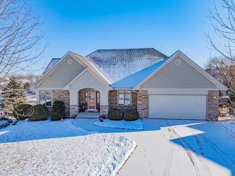 15 Greystone Cir, Middleton, WI 53562