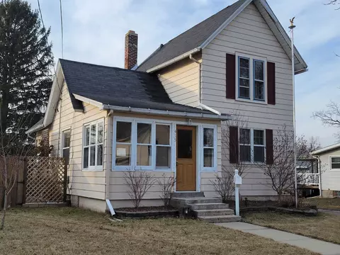 415 N Chatham St, Janesville, WI 53548